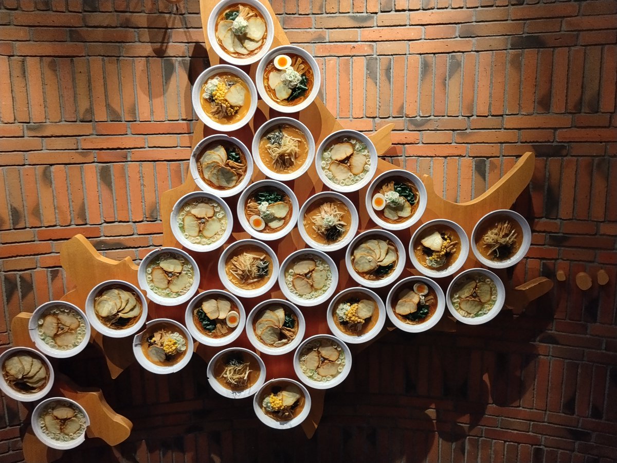 srkkramen's tweet photo. 北海道は予想の15%くらい寒いな❄️しかしせっかくラーメン道場来たのに腹が減っとらん。成田で中華そば食わなきゃよかった／(^o^)＼まぁ羊ヶ丘店行けばいいか21時までやってるみたいだし🏠️ https://t.co/eROfZDHH9L