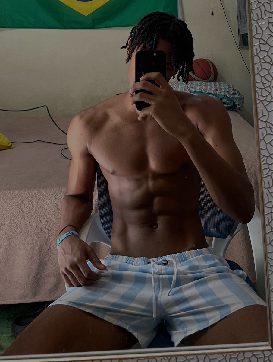 Bl4ck_dih's tweet photo. @adrianc_r08 Dm ?! https://t.co/kbvyaXpK5k