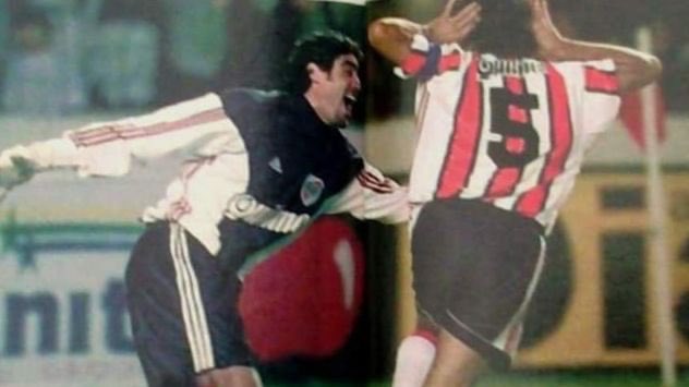 RiverPesmivida's tweet photo. Leonardo Astrada en 1999 frente a Liga de Quito por los octavos de final de la bendita copa Libertadores. https://t.co/xuliteIP2J