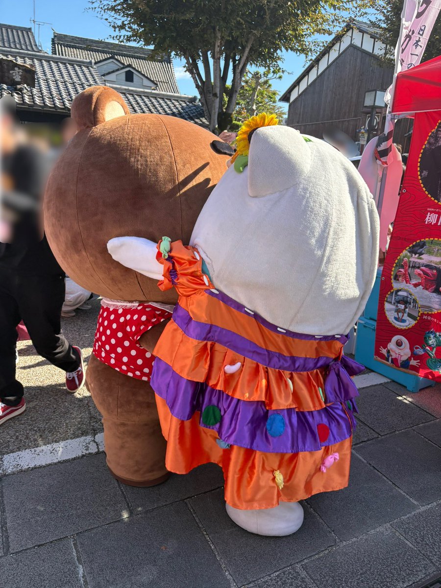 f__maki's tweet photo. プレゼント交換🎁
仲良し💕めんこい💕

#ご当地キャラ博2026 https://t.co/1CrNDcmfM9
