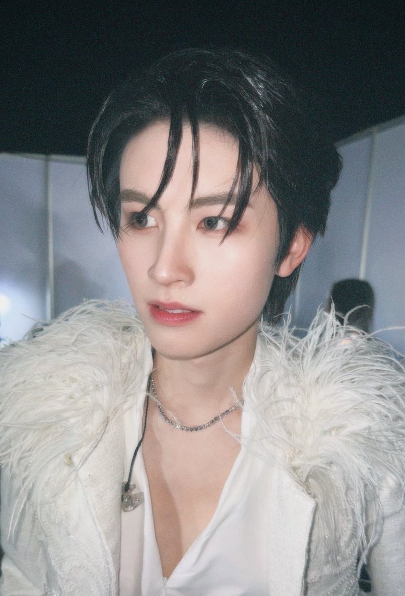 phomlaewtaeAA's tweet photo. แฟนผมแต่งหน้าไป 20,000 ผมก็ว่าทำไมแพงจังวะ แต่งมาแบบ โหสวยจังว่ะ สวยแบบ.. นี่กุมีแฟนเป็นคนสวยขนาดนี้เลยเหรอ สวยจะผมเพ้ออะ ถ่ายรูปมาสวยทุกรูป สวยจะผมละเมออะ ราคาแม่งถูกไปเลย สวยจริงๆ เป็นวันที่มองหน้าแฟนทั้งงานจริงๆ https://t.co/yOeO4vEs2v