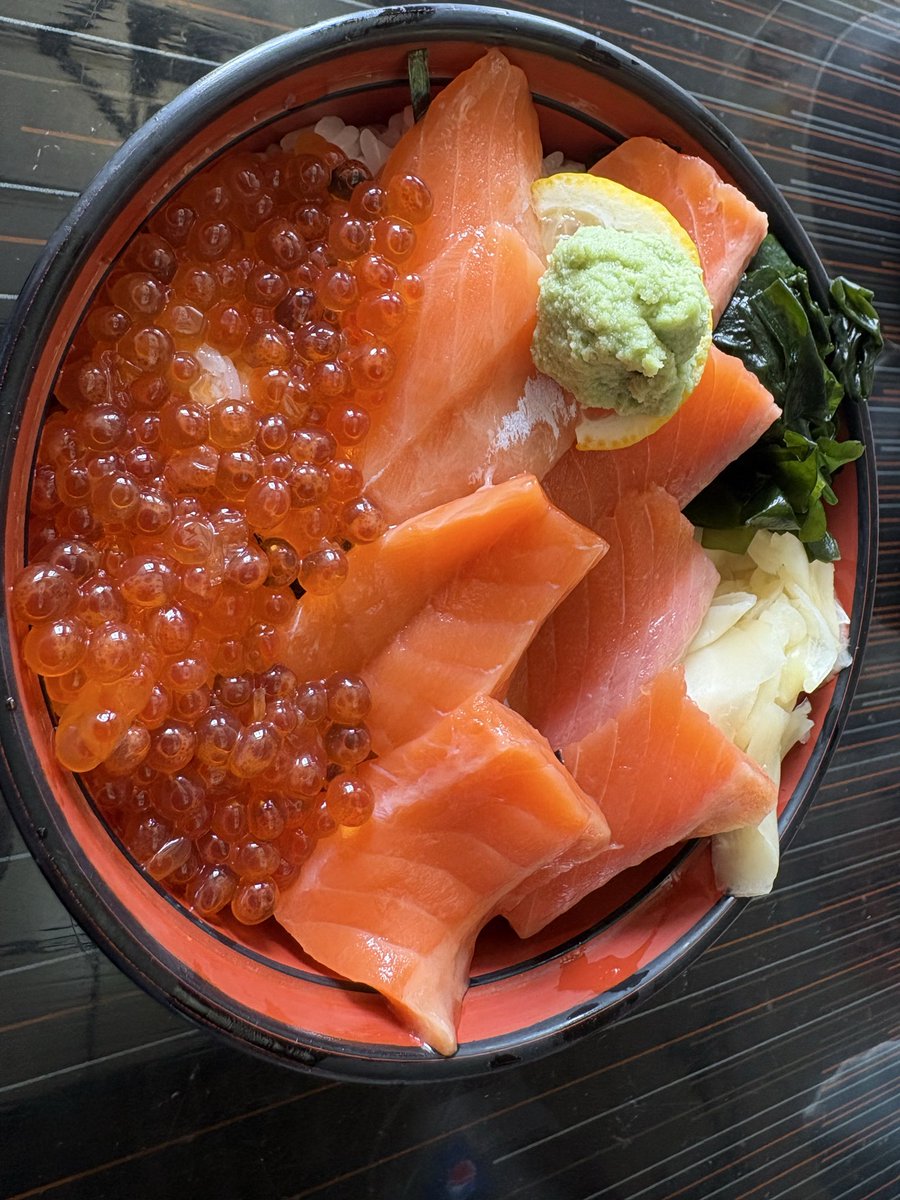 andarjojiro's tweet photo. 北海道オフ会2日目は小樽で美味しい寿司屋みんなで食べに行ったよ
めっちゃクソ美味かったし神崎おじさんめちゃ感動してた https://t.co/Bv7ilnQZ9Y