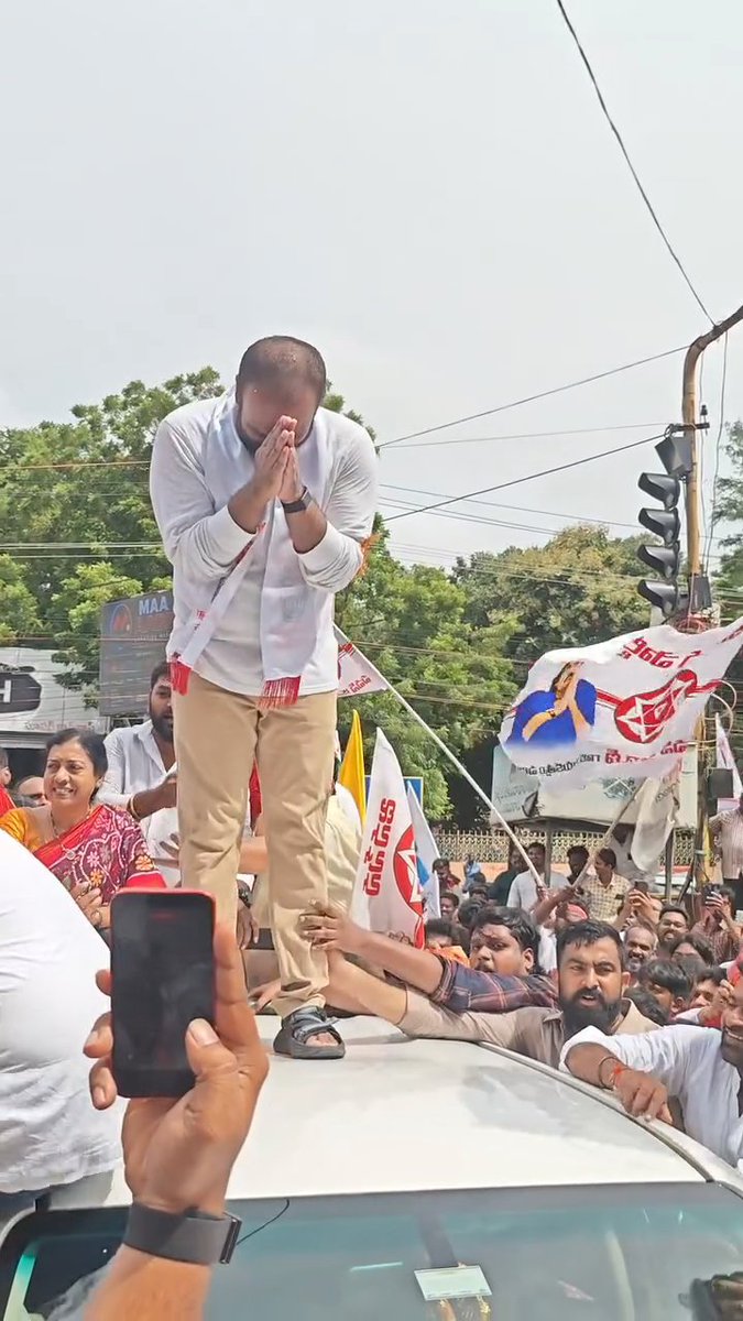 SURENDRAPILLEL1's tweet photo. వంగవీటి రాధాబాబు నామినేషన్ ర్యాలీ విజువల్స్🔥🔥❤️ https://t.co/GlmEd1TwfU