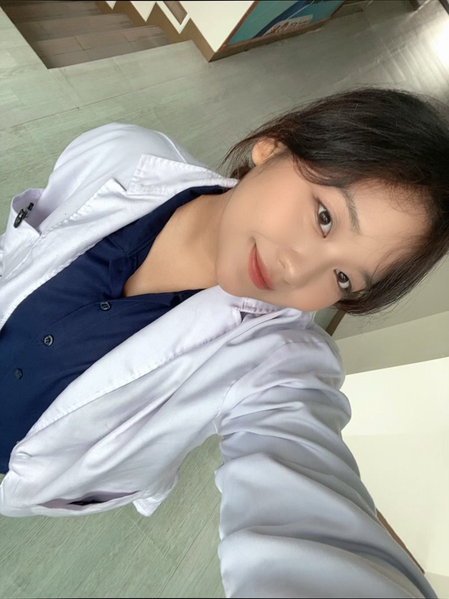quaintreIIies's tweet photo. [QUEER FRIENDSHIP APPLICATION]

name: chella
age: 22 
occupation: doing smth fishy 🐟 
zodiac: geminii (june) 
height: 168.. im pretty tall 
hobby: hmm drawing I guess:/
fun fact: I can fall asleep almost anywhere.. literally pelor

please temenan sama aku 🖐️ https://t.co/ZTRyqb9Fm9