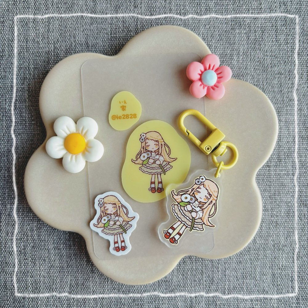 ie2828's tweet photo. #はつレス で頒布予定のグッズが完成しました🌼
アクキー(4cm)+ステッカー(4cm)+クリア名刺の広ちゃんセットが2種になります🥳また後日お品書きにて詳細共有させていただきます🙌 https://t.co/AAs2MHrElx
