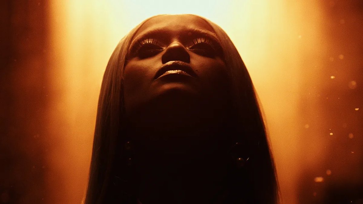loonapilld's tweet photo. really love that kelela has like 19 videos and they’re all masterworks https://t.co/2y285p02BB