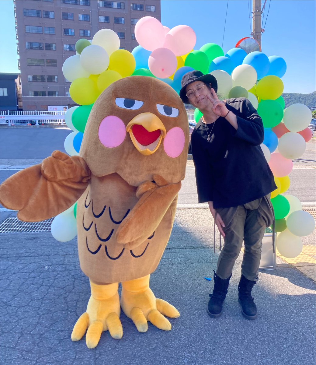 jamleadmako's tweet photo. 高山タカオくんと山ノ内町社協のふれあい広場で初対面！
来週の高山村で開催されるあぜJAMで再会するコトを約束しました！！
さて…片付け…

#あぜJAM2026 https://t.co/4ZM0xQaMQU