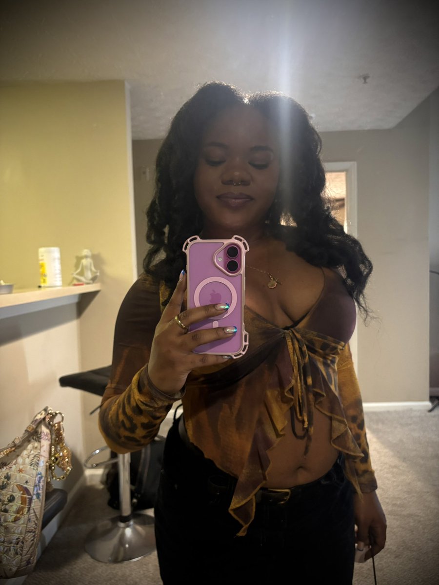 j4niaya's tweet photo. 📱 https://t.co/ol03wCyKOu
