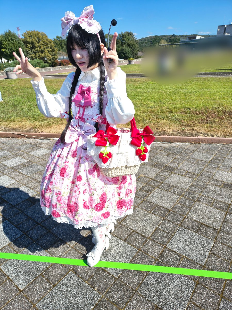 mayumi_0318's tweet photo. 今日の春乃ちゃんの衣装は赤い薔薇とピンク色の衣装
可愛いかった💓 https://t.co/5k2IMjslcn
