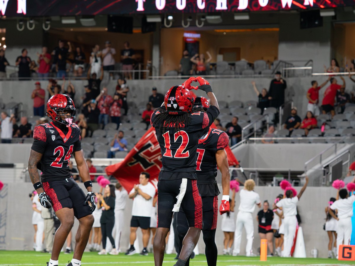 SDSU's tweet photo. Nothing beats a Homecoming win! 🏈❤️ The Aztecs won the battle for the Old Oil Can. Go Aztecs! #SDSU #SDSUFootball #GoAztecs #SDSUHomecoming https://t.co/50g0mf2hh2