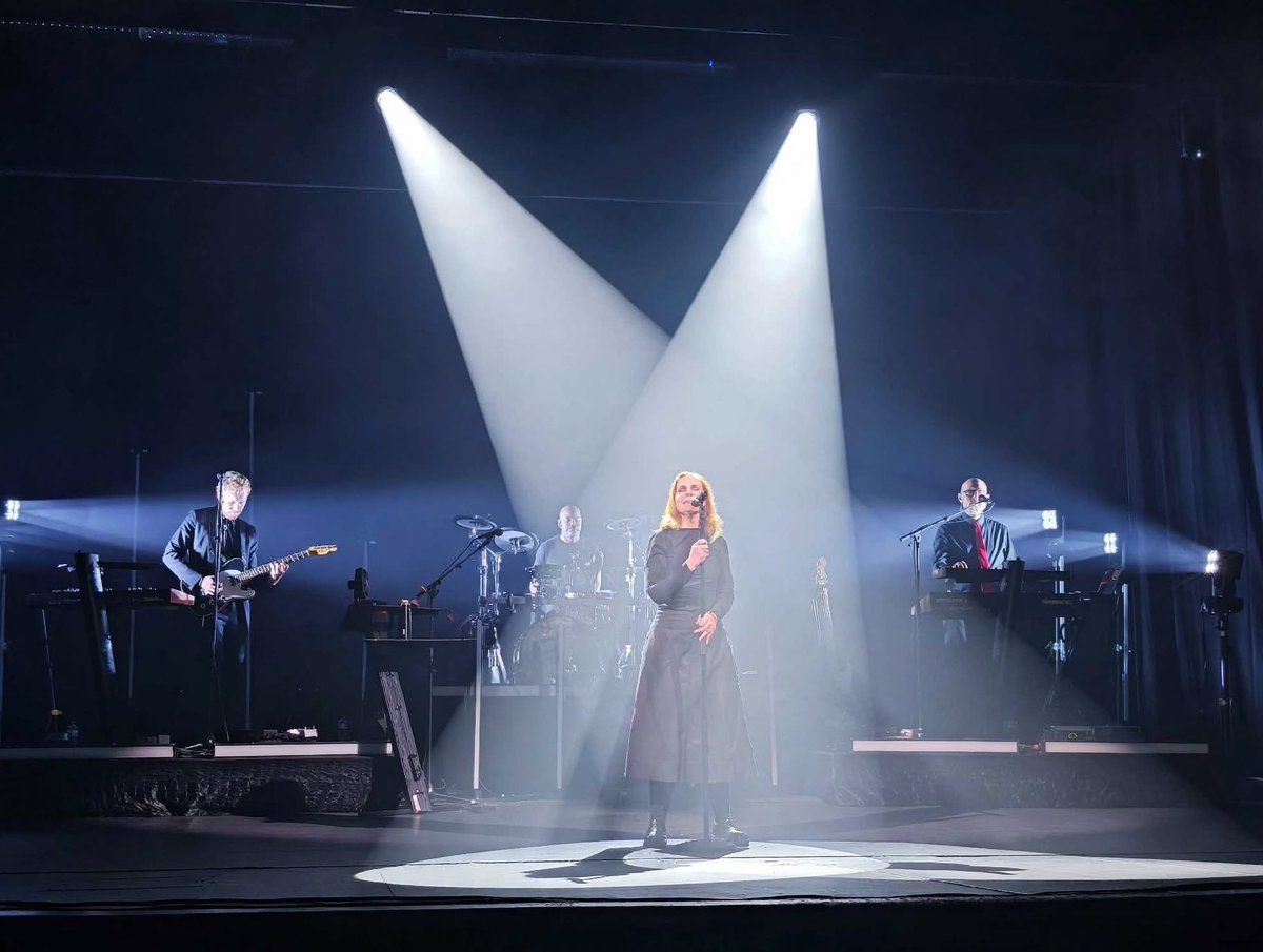 mikeharper147's tweet photo. @AlisonMoyet thank you for a wonderful evening.  The set introduced me to some of your early music.  Filigree is always a treat to hear- so much meaning.  Absolutely brilliant. https://t.co/yVgc3rMamT