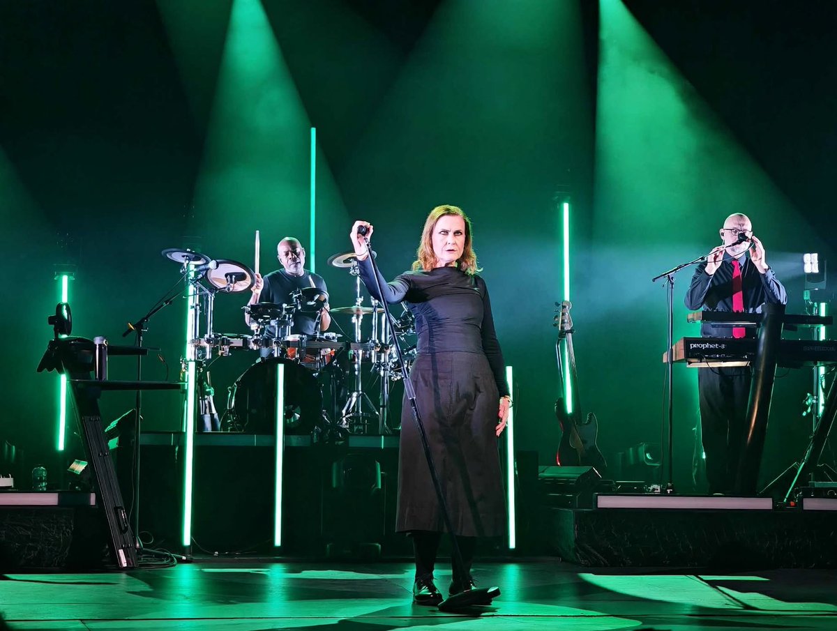 mikeharper147's tweet photo. @AlisonMoyet thank you for a wonderful evening.  The set introduced me to some of your early music.  Filigree is always a treat to hear- so much meaning.  Absolutely brilliant. https://t.co/yVgc3rMamT