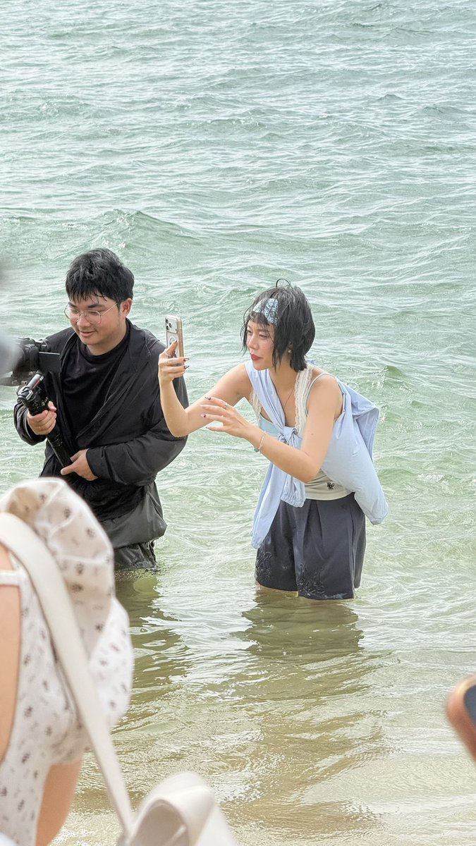 onyourso__fia's tweet photo. ให้นะ พี่เค่อลงน้ำไปเกินครึ่งตัวเพื่อถ่ายลูกอะ55555555555555555555 https://t.co/agThitd92b