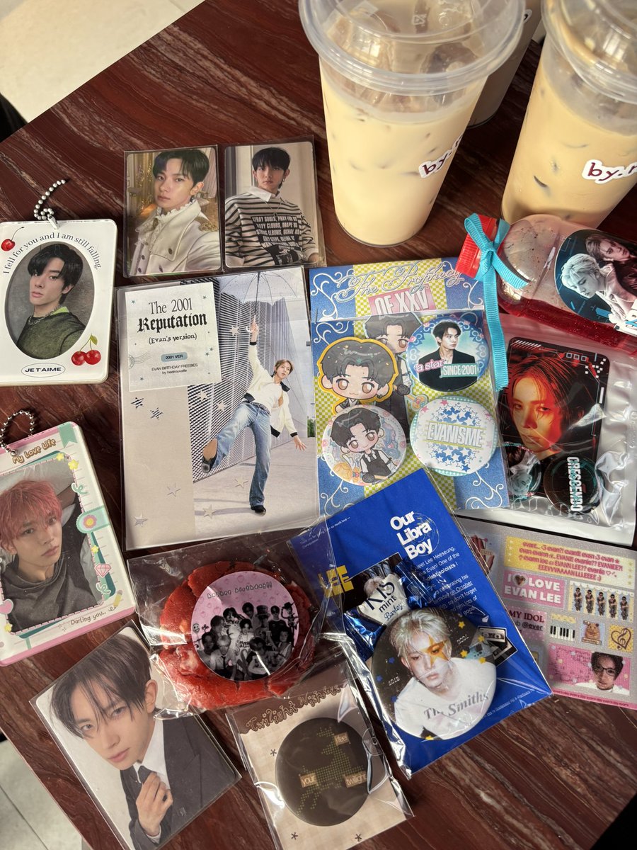 miawseung's tweet photo. EVERLAND DI BLOKM!! gemeeyy bgtt minat mengevankan blokm minimal sebulan sekali 😍😍

thanks to: @studioheejake @enfourze @heeyunkipages @heetrouvaille @15201508FM @icigeo @seulgijali @glazhee untuk freebies imup nya :3 https://t.co/dgcxhaiQd7