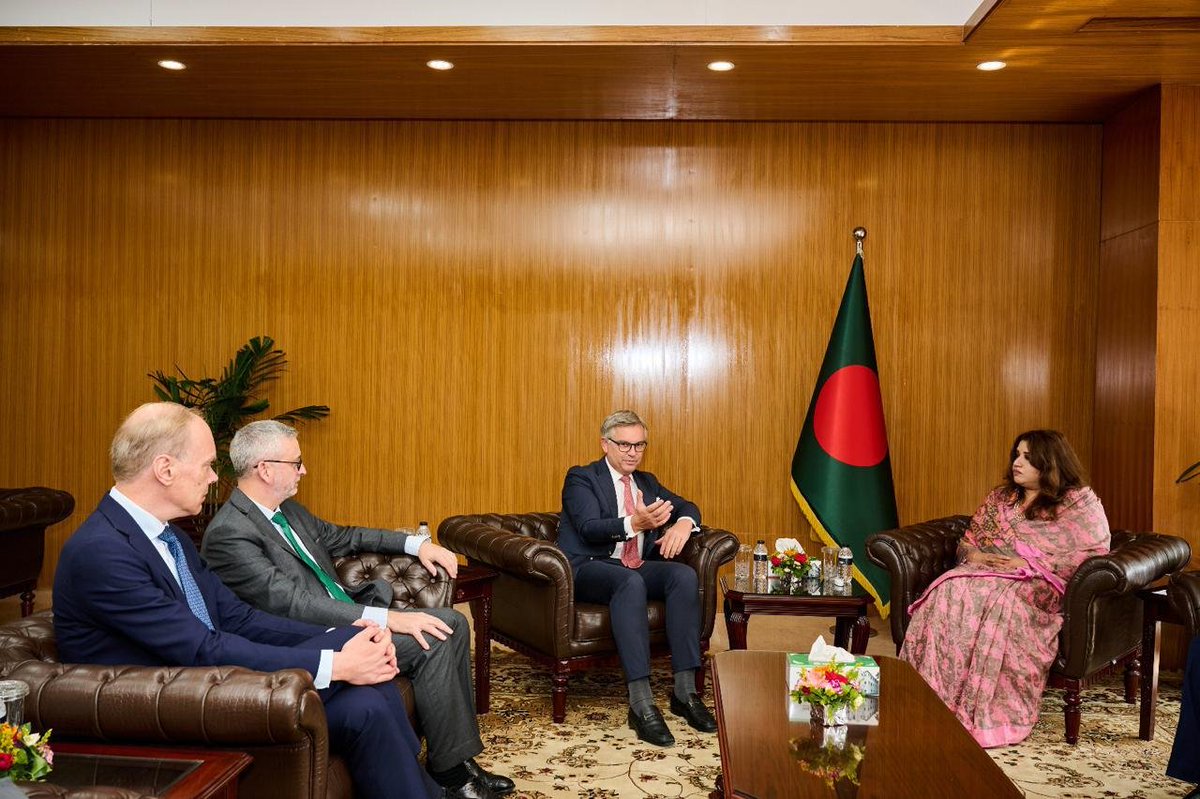 EUinBangladesh's tweet photo. The EU - partnering with Bangladesh to ensure safe, dignified and regular migration.

 Last  week, European Commissioner for Internal Affairs and Migration, Magnus Brunner, visited Bangladesh, meeting with Foreign Affairs, Home Affairs, Expatriate Welfare and Overseas Employment and the Prime Minister’s Office to discuss strengthened cooperation on migration management, including the implementation of the Eastern Corridor Initiative. The conclusion: strong Bangladesh and EU commitment to work together, zero tolerance for irregular migration and a clear ambition to reinforce legal pathways. 

In addition to the Government, Commissioner Brunner met with our EU member stares and key implementing partners, Brac, ILO and IOM. He also visited the July Museum, which memorialises the uprising of 2024 and the victims of forced disappearance and other human rights abuses. 

In parallel to the Commissioner visit, a group of European journalists travelled to Bangladesh, meeting with beneficiaries of relevant EU migration-related projects and local journalists specialised in migration.

@eu_eeas