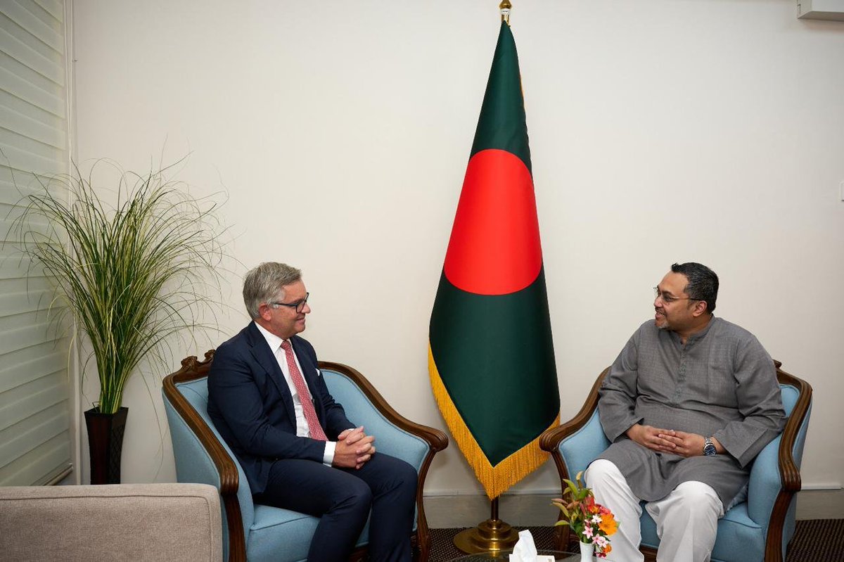 EUinBangladesh's tweet photo. The EU - partnering with Bangladesh to ensure safe, dignified and regular migration.

 Last  week, European Commissioner for Internal Affairs and Migration, Magnus Brunner, visited Bangladesh, meeting with Foreign Affairs, Home Affairs, Expatriate Welfare and Overseas Employment and the Prime Minister’s Office to discuss strengthened cooperation on migration management, including the implementation of the Eastern Corridor Initiative. The conclusion: strong Bangladesh and EU commitment to work together, zero tolerance for irregular migration and a clear ambition to reinforce legal pathways. 

In addition to the Government, Commissioner Brunner met with our EU member stares and key implementing partners, Brac, ILO and IOM. He also visited the July Museum, which memorialises the uprising of 2024 and the victims of forced disappearance and other human rights abuses. 

In parallel to the Commissioner visit, a group of European journalists travelled to Bangladesh, meeting with beneficiaries of relevant EU migration-related projects and local journalists specialised in migration.

@eu_eeas