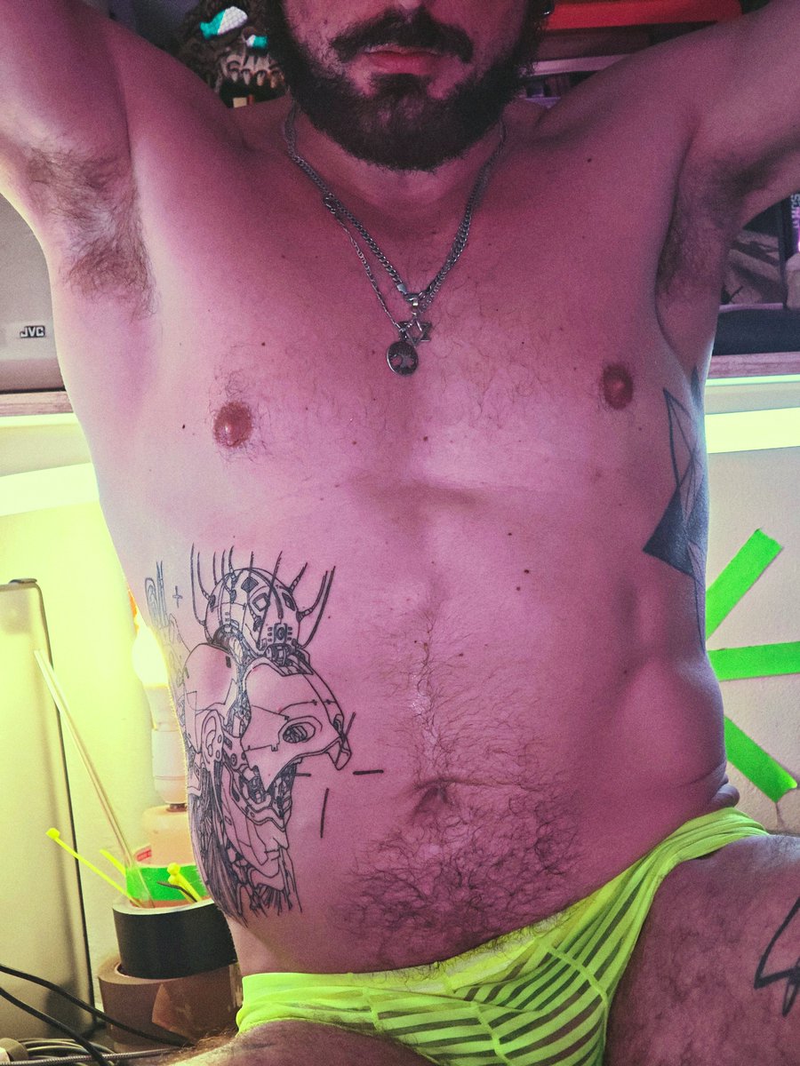 PaperMan1981's tweet photo. Fotos con mi nuevo tattoo, es el de la izquierda, un saludo! 😈
#gay #amateur #morbo #gaybeardedmen #TattooArt #workinprogress #HotDebut #male 
#GayCreator https://t.co/rRsgOzTyH1