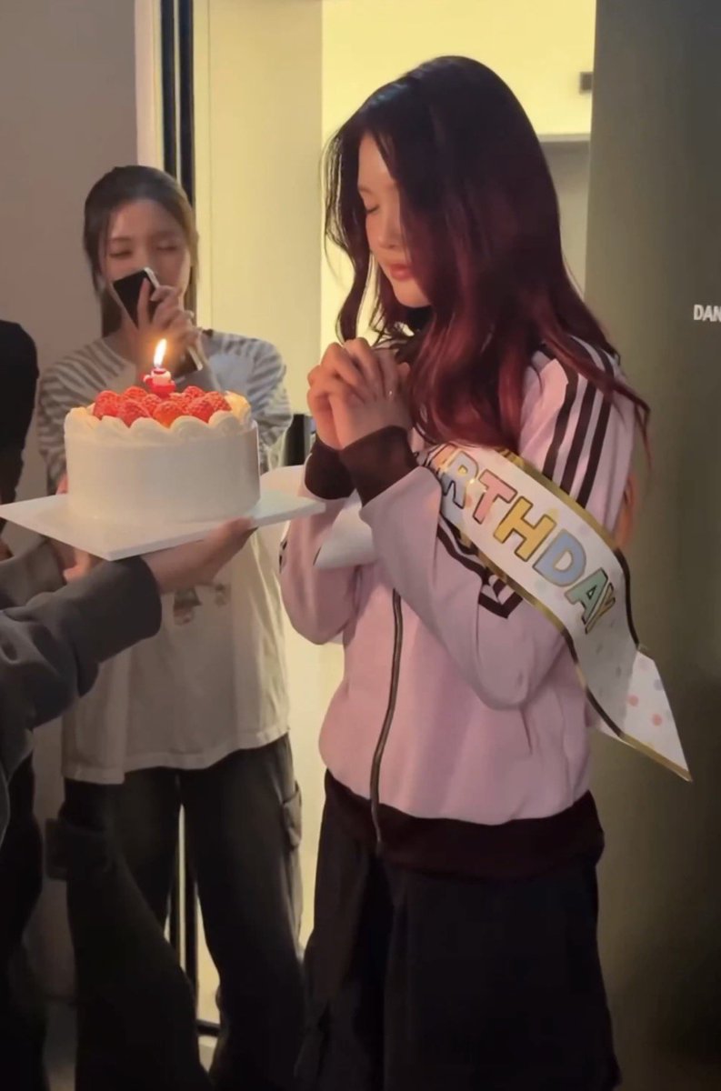 kangmansooo's tweet photo. 이 소원을 비는 사람의 소원이 이루어지기를 같이 비는 거예요 https://t.co/Pmn0dsFXbc