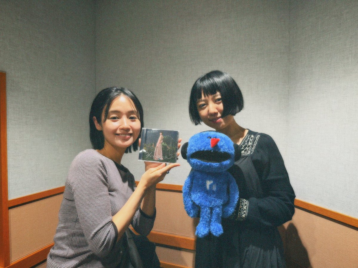 staff_sakura318's tweet photo. 📻interfm "HERE COMES THE MOON"

今夜のゲストは石川紅奈さんです🤍

お会いするのは昨年の4月にライブでご一緒して以来！！
紅奈さんの音楽ルーツもお伺いしました！
お楽しみに〜🎧

https://t.co/KuAeU3VHlJ

sakura@interfm.jp
#interfm 
#moon897
#藤原さくら https://t.co/mfox64BwXp