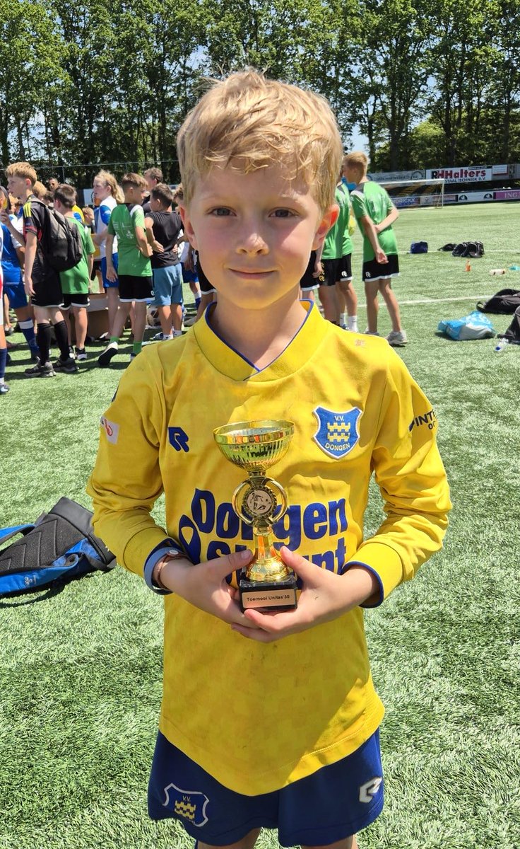 vvdongen's tweet photo. ⚽️ 𝐌 𝐀 𝐓 𝐂 𝐇 𝐃 𝐀 𝐘!💛💙
🏆 Derde divisie
🆚 @rksvGroeneSter
🕑 14:00uur
🏟 Sportpark de Biezen
⚽️ Pupil vd week: Jens Janssen
📲 #dongro volg @nick_heus
#vvdongen #derdedivisie https://t.co/HeQ89ozEag