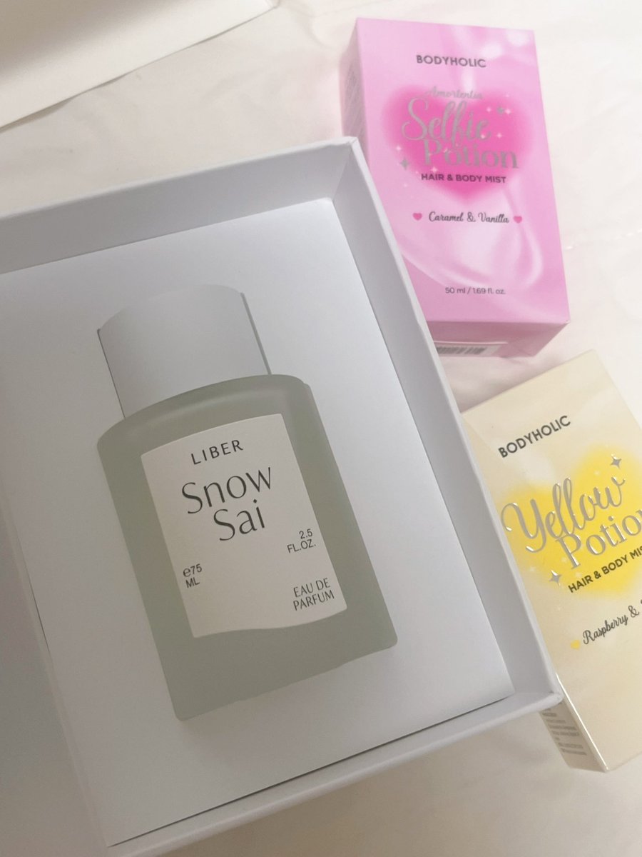 _scentlog's tweet photo. [RT이벤트]
팔로워 소녀들을 위한 겨울향템 나눔…🎁 rt추첨 1명!
리베르 스노우 사이 75ml
바디홀릭 헤어바디미스트 카라멜&amp;바닐라 + 라즈베리&amp;샌달우드
아누아 PDRN 토너

차가운 겨울같은 스노우사이와 겨울에 뿌릴만한 달큰한 바디미스트…향은 이미 알아서 촬영만 한 제품들인 점✅ https://t.co/GvV1nT2JPy