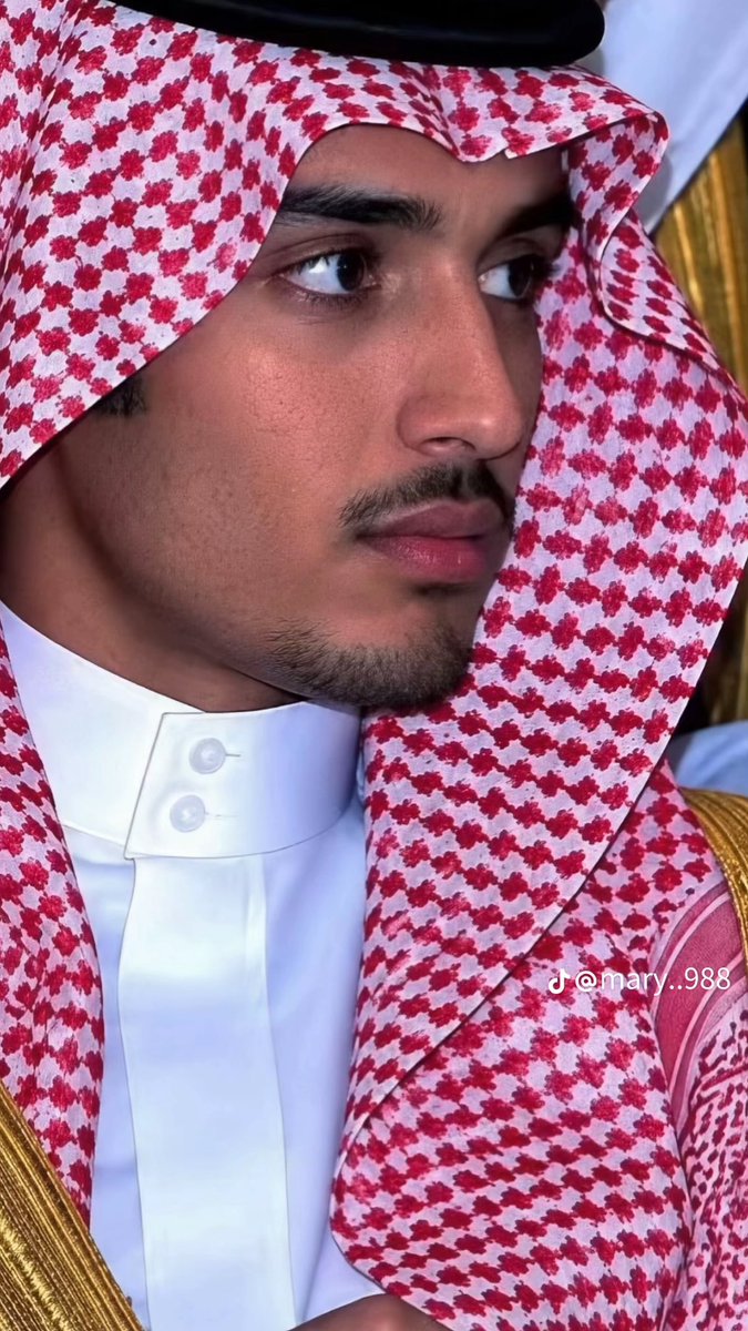 Oct1010101010's tweet photo. عسى عدوك لاعتزى ماله فزوع
والله ان تنزل هامته لو رفعهـا

ابعد عليه الـعز من حبة الكوع
ما يـهتني في لقمته لو بـلعها https://t.co/mlIGWTSR0C