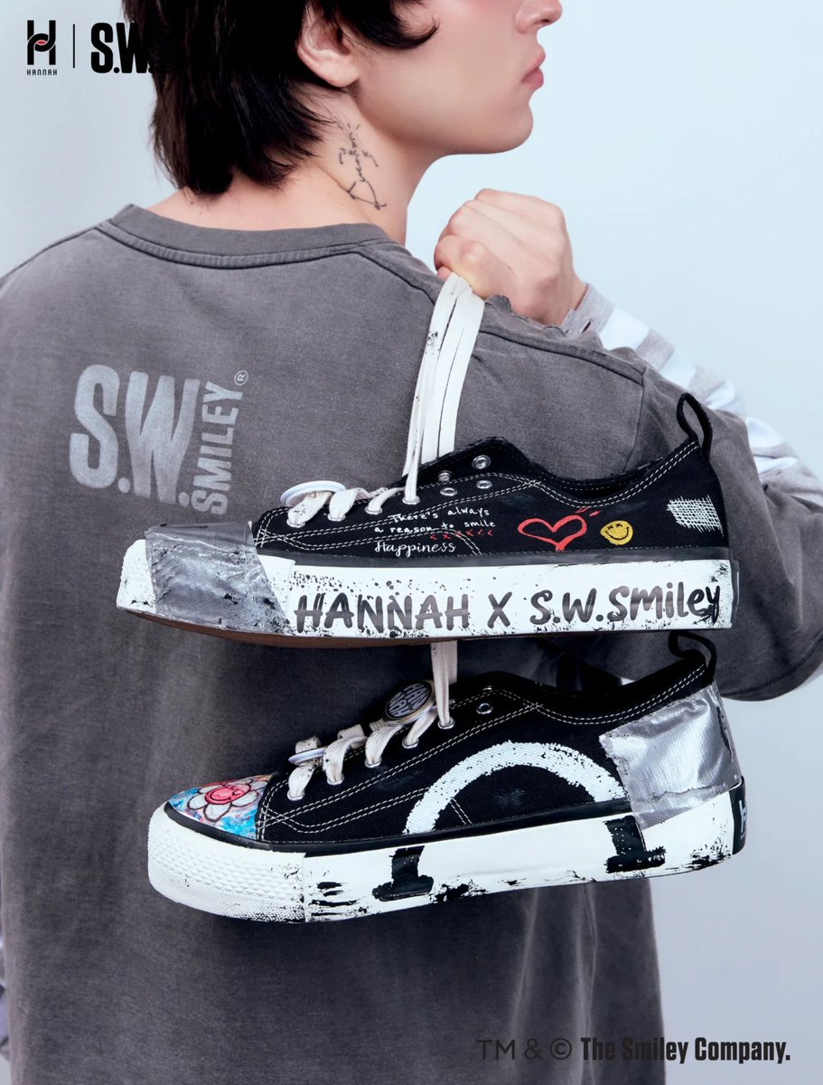 hirunkitfans's tweet photo. SNEAKERS: “HANNAH X S.W.SMILEY CUSTOM-BUILT RAW EDITION” 👟✨
สนีกเกอร์เท่ ๆ ที่นานิใส่ความชื่นชอบและถ่ายทอดความรู้สึกของตัวเองลงไปจนออกมาไม่ซ้ำใคร ที่สำคัญคือเป็นแฮนด์เมดทุกคู่ ใครชอบแนวนี้ต้องไม่พลาดเลยนะ!
🤘🏻 PRE-ORDER : 17 OCT 10AM - 26 OCT 2026 10PM
🛒 https://t.co/Kf8NQzQNoG
#hannahshopofficial
#Smiley #SWSmiley