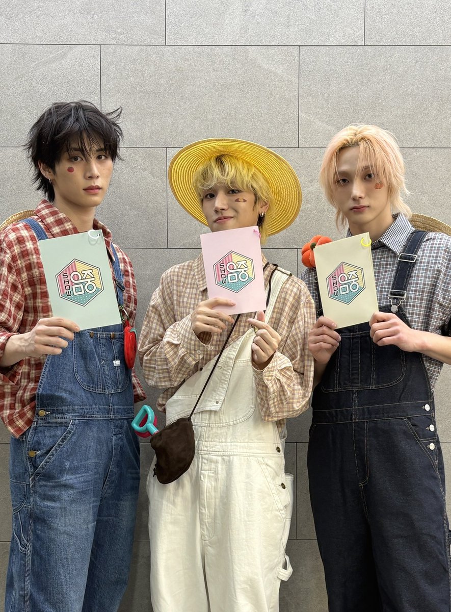 MBCMusicCore's tweet photo. 물오른 성호 박이 완전 제철인 (성호 놀리는 건❌)
호박 중심에 (정해진 건❌) 놀러 온 
멋쟁이 탯마토랑 고구마 말링이 님~♡
다음에 또 놀러 오면 그땐 체험비 무료! (거짓말❌)

#성호 #SUNGHO #리우 #RIWOO 
#태산 #TAESAN #BOYNEXTDOOR https://t.co/RzQu7Mqeki