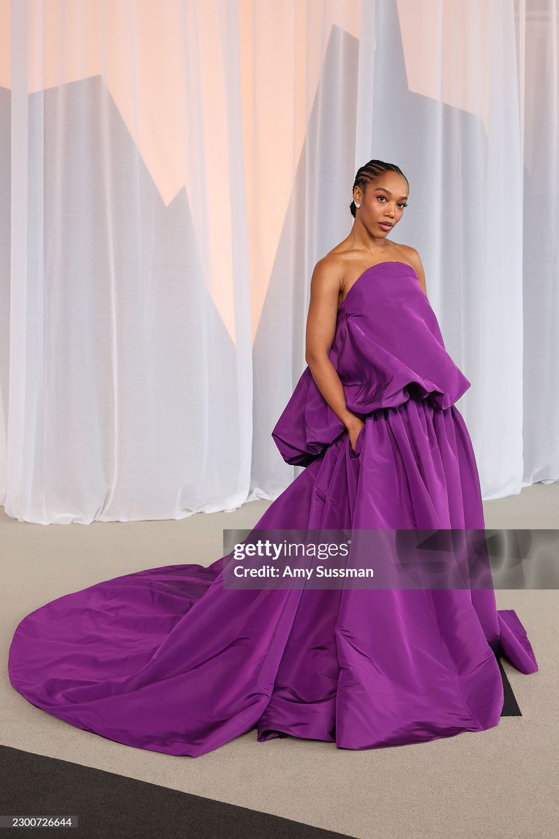 PopUpPL's tweet photo. Naomi Ackie podczas 6 edycji Academy Museum Gala. https://t.co/xboHXzYFMu