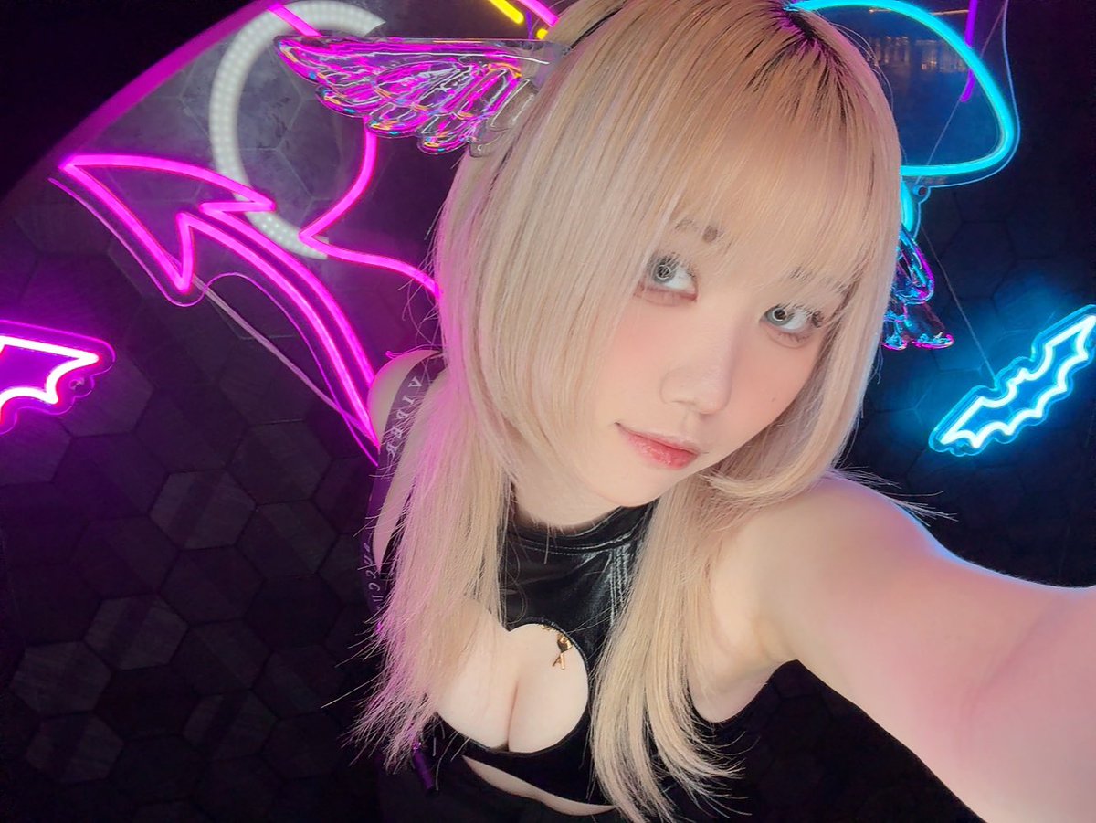 zerona_sl's tweet photo. 今日顔盛れてない😭22時半までー‼️ https://t.co/afzynm57qy
