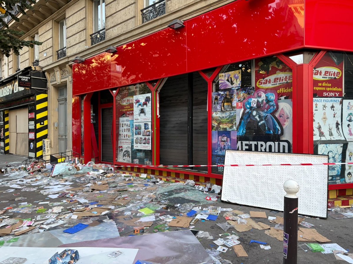 ParisAuCentre's tweet photo. Les scènes de chaos et le déchaînement de violence qui ont frappé Paris hier soir sont intolérables.

Tout notre soutien aux commerçants qui paient le prix de ces violences.

Et un immense merci aux agents de la Ville, mobilisés d’arrache-pied pour remettre nos rues en état. https://t.co/mIAOf8yRRe