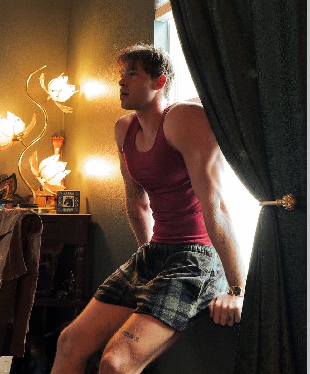 masqueradinglad's tweet photo. ⠀⠀⠀⠀⠀⠀⠀⠀⠀⠀⠀⠀⠀⠀⠀⠀⠀⠀⠀⠀⠀
⠀
          “Good morning, princess.” https://t.co/zQowczM9b8
