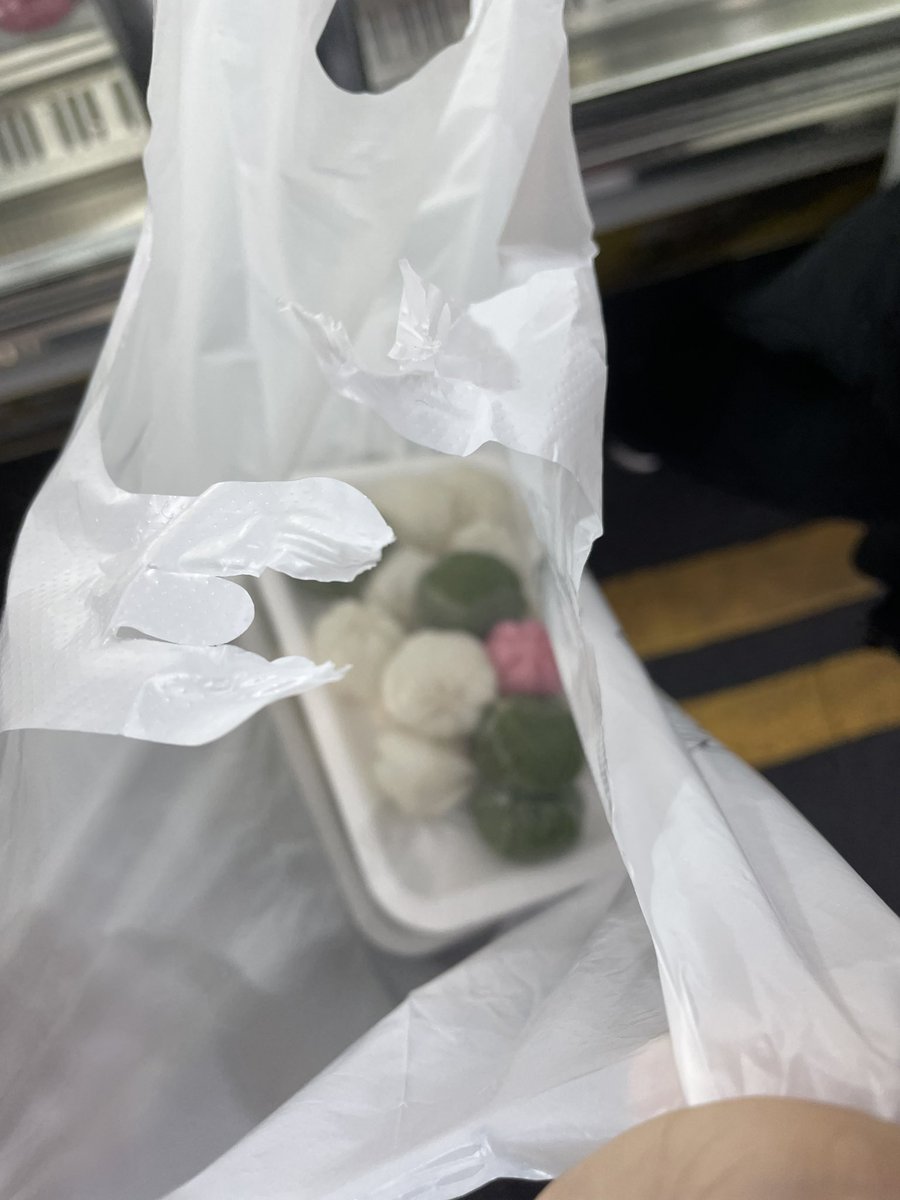 Tuberosa_lyun_'s tweet photo. 떡사는오프는첨이에요 https://t.co/sXN76wcD1j