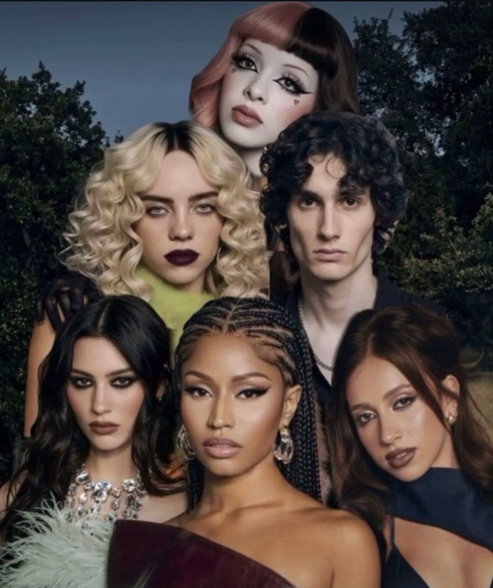 CatWithHeadphon's tweet photo. Me and oomfs running the whole stan twitter https://t.co/kGCLVimkiF