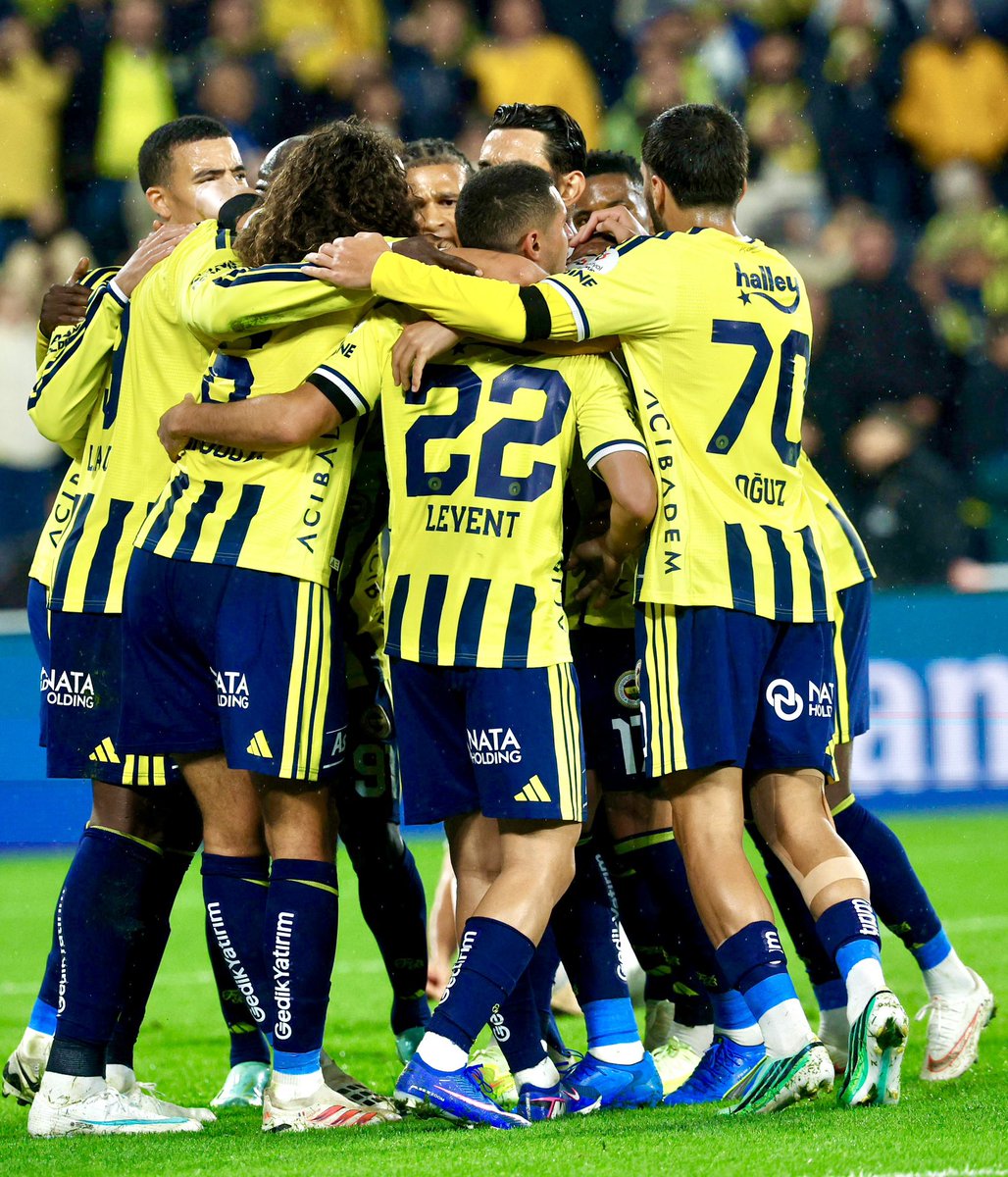 Fenerbahce's tweet photo. 💛💙 https://t.co/gVqgN8gFg7