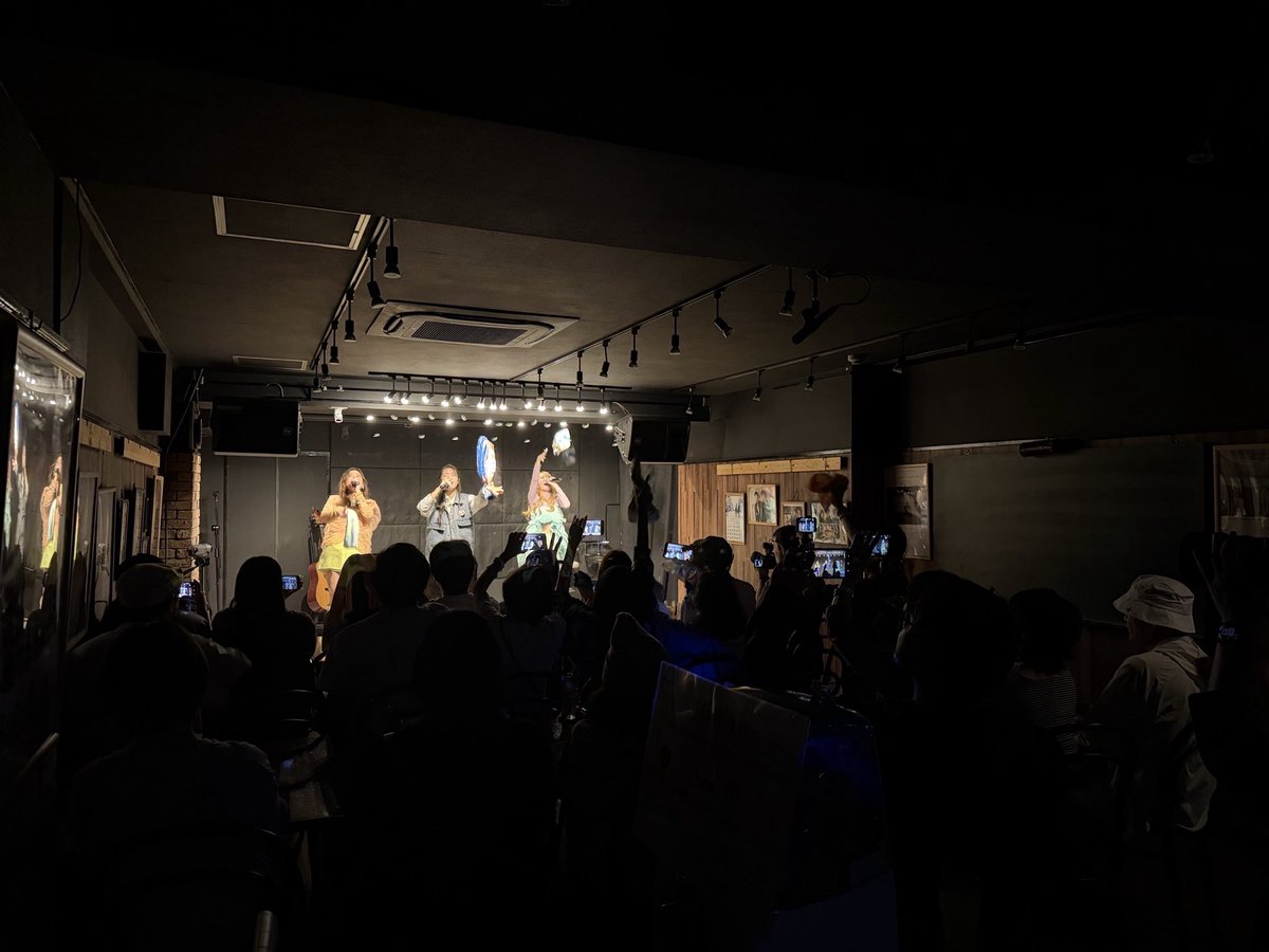 _fleur_official's tweet photo. 【RADIANT LINK vol.5】
本日はお越しいただきありがとうございました✨
すごく名古屋の熱さを感じる1日でした🔥✨
最高の時間をありがとうございました😊
撮った写真や動画をぜひ
#FleuR #フルルン #RADIANTLINK とつけてたくさん感想を投稿してください🔥🔥
✿ ✿ ✿ ✿ ✿ ✿ ✿ ✿ ✿ ✿ ✿ ✿ ✿ ✿ ✿ ✿
🎧各種音楽サイトにて楽曲配信中🎧
https://t.co/imPCwH9MhO
💐Setlist
1.FLOURISH
2.Luminous
3.Palette
4.Symphony
5.Celebration
✿ ✿ ✿ ✿ ✿ ✿ ✿ ✿ ✿ ✿ ✿ ✿ ✿ ✿ ✿ ✿
NEXT LIVE→→→
【KANAYAMA NIGIWAI LIVE】
🗓️2026.10.18(日)
📍金山駅南口
🕑後日SNSにて告知