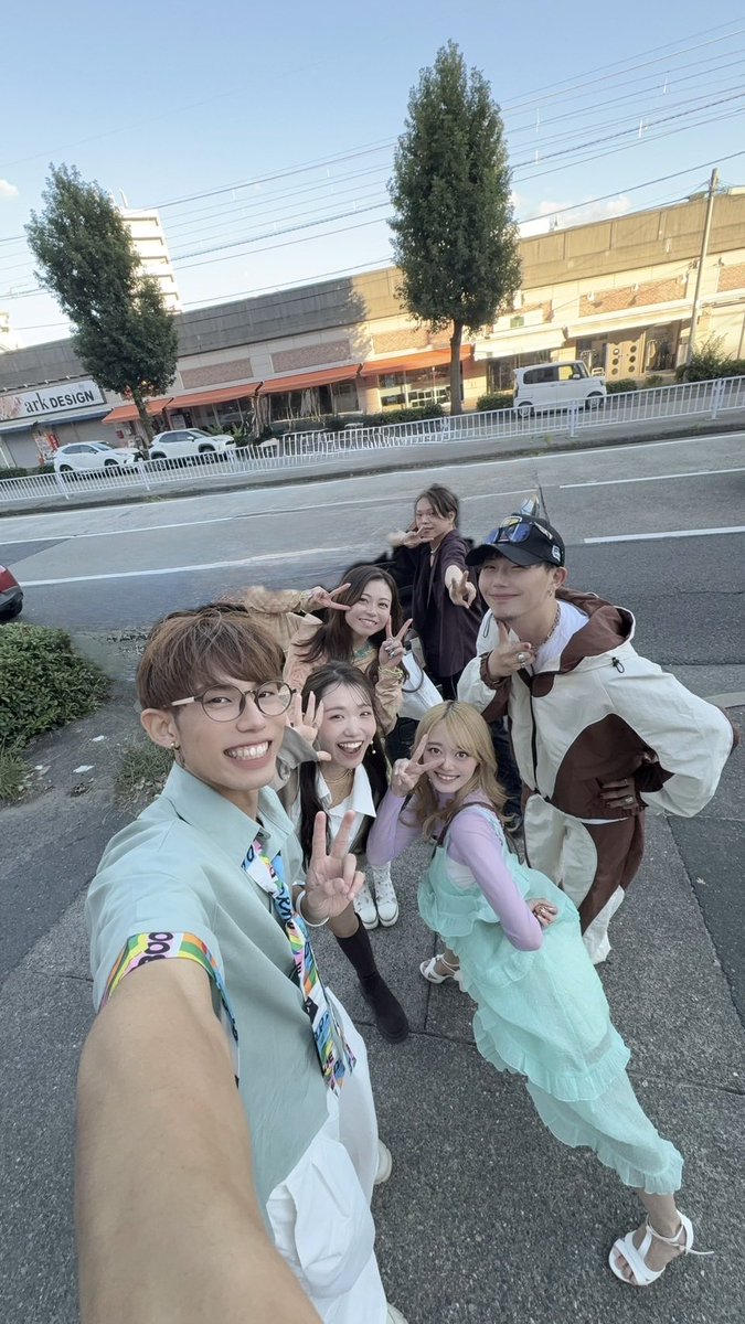 _fleur_official's tweet photo. 【RADIANT LINK vol.5】
本日はお越しいただきありがとうございました✨
すごく名古屋の熱さを感じる1日でした🔥✨
最高の時間をありがとうございました😊
撮った写真や動画をぜひ
#FleuR #フルルン #RADIANTLINK とつけてたくさん感想を投稿してください🔥🔥
✿ ✿ ✿ ✿ ✿ ✿ ✿ ✿ ✿ ✿ ✿ ✿ ✿ ✿ ✿ ✿
🎧各種音楽サイトにて楽曲配信中🎧
https://t.co/imPCwH9MhO
💐Setlist
1.FLOURISH
2.Luminous
3.Palette
4.Symphony
5.Celebration
✿ ✿ ✿ ✿ ✿ ✿ ✿ ✿ ✿ ✿ ✿ ✿ ✿ ✿ ✿ ✿
NEXT LIVE→→→
【KANAYAMA NIGIWAI LIVE】
🗓️2026.10.18(日)
📍金山駅南口
🕑後日SNSにて告知