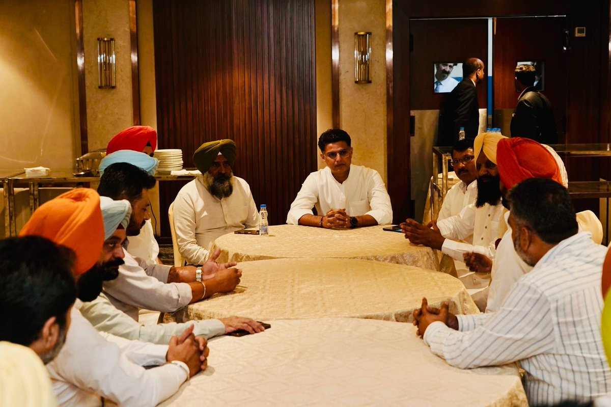 SachinPilot's tweet photo. 📍 जालंधर

आज सुबह प्रदेशाध्यक्ष @PargatSOfficial जी के साथ नेताओं एवं पदाधिकारियों से आगामी विधानसभा चुनावों के मद्देनज़र फीडबैक लिया और चुनावी रणनीति से जुड़े महत्वपूर्ण मुद्दों पर विस्तार से चर्चा की।

@INCIndia @INCPunjab https://t.co/5UXTUcTEOG