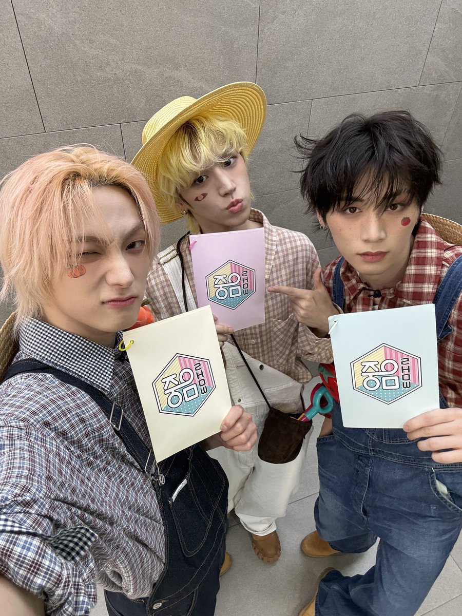 rockthecherry's tweet photo. 고고링 엠씨 너무 잘했어요🫳🫳🫳 다음에 이조합 또 불러줄 음중엄마 구함,,,🥹🥹 https://t.co/x9LCvpEE70