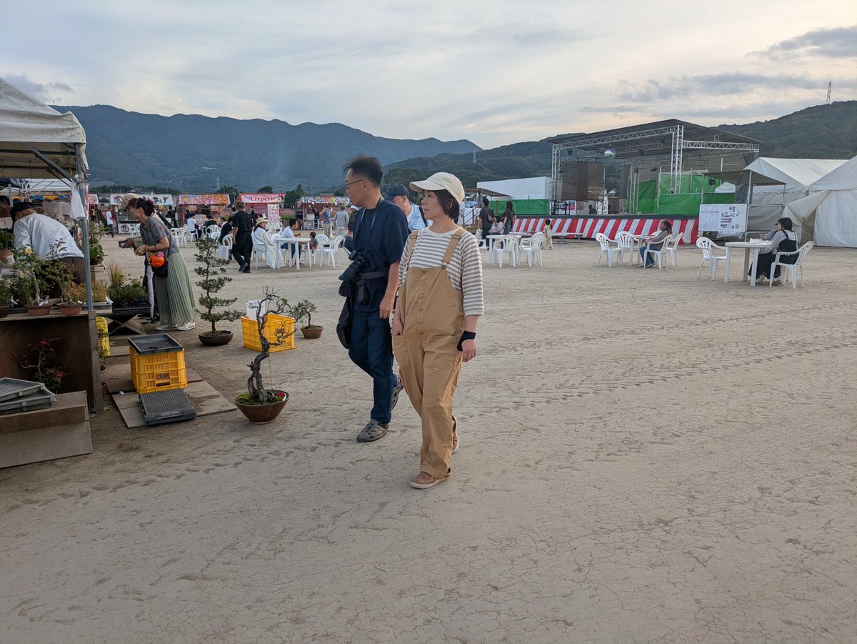 AmethystOtoki's tweet photo. 姫島からの帰りに中津市三光で
コスモス園があったので立ち寄りました

アクスタくらい持ってくればよかった⋯ https://t.co/hqNhM5iN2i