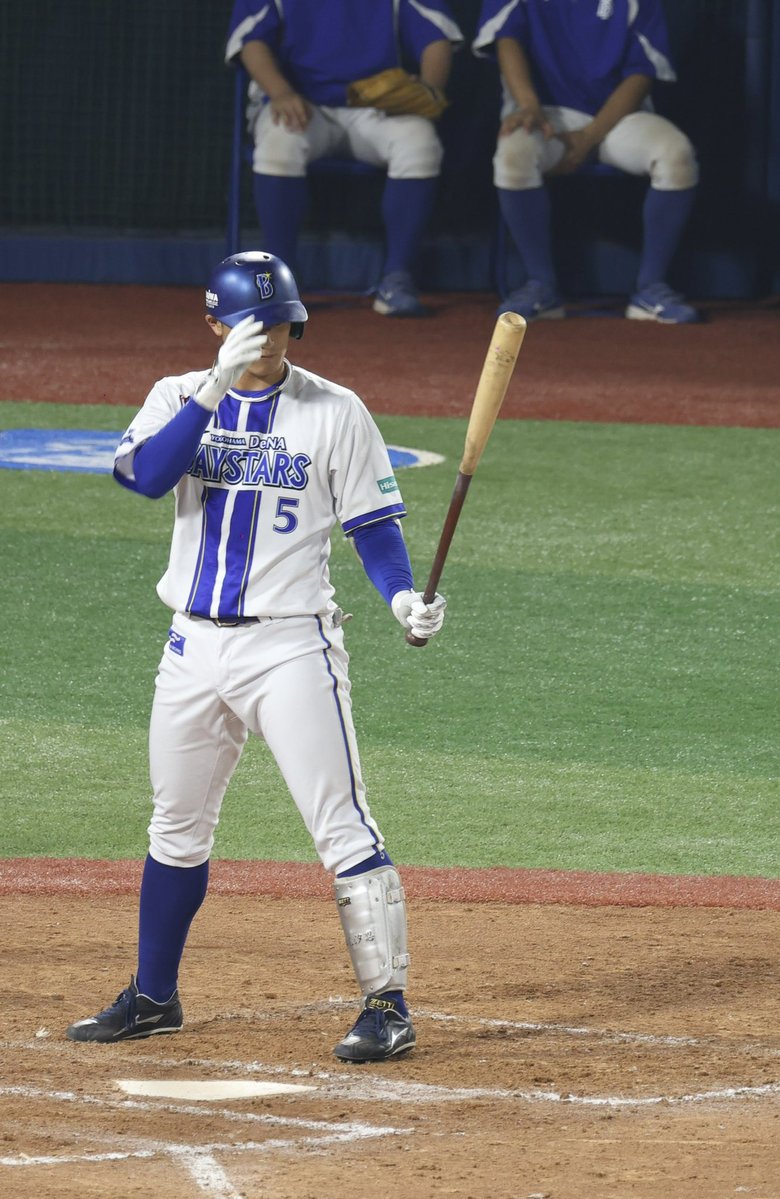 skk21b's tweet photo. 前が通路だったので200-800mm持っていったときはこんな感じ（ ᵕ̩̩ ᵕ̩̩ ）本当に重たいし長いので、周囲への配慮とTPOは大事😵‍💫 https://t.co/P0VktVNzSg