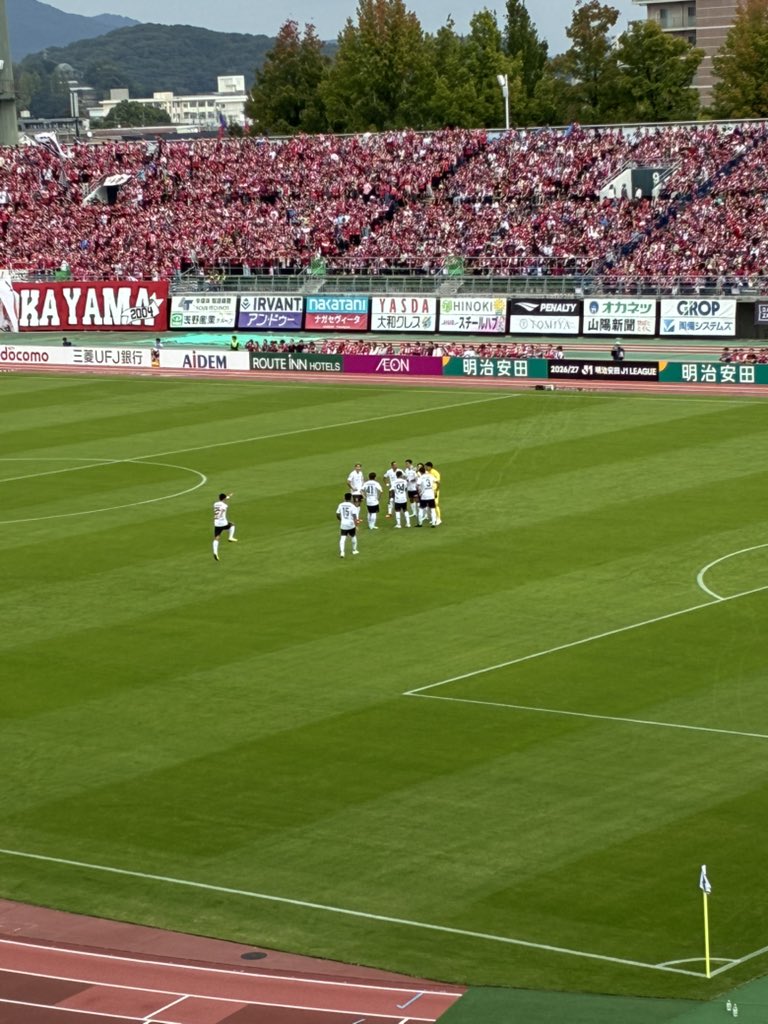 r139359051's tweet photo. 円陣前
ルーティンのジエゴ選手と
待ってる間スキップしてる鍬先選手
かわいかった😂❤️ https://t.co/Hwk9bze1bG