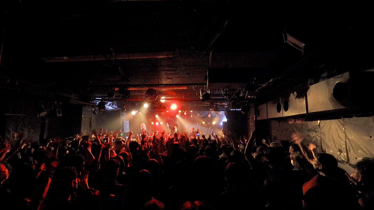 visunavi's tweet photo. 【D≒SIRE／Kαin】

「一番大切な貴方を忘れない」。
KαinとD≒SIREが亡き盟友に届けた、ライブを通した思いの手紙。

🔻レポートはこちら🔻
https://t.co/OIE7bmtXuo

@YUKIYA1999 https://t.co/dL64fVg3wV