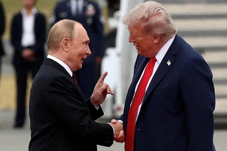 teradotfm's tweet photo. 🇺🇸 President Trump has put new sanctions against Russia on hold, drawing criticism from lawmakers in both US political parties.

The White House cites US national interests, while Ukraine wants economic pressure on Moscow maintained.

#USA #Ukraine #Trump https://t.co/Fyww826MEf