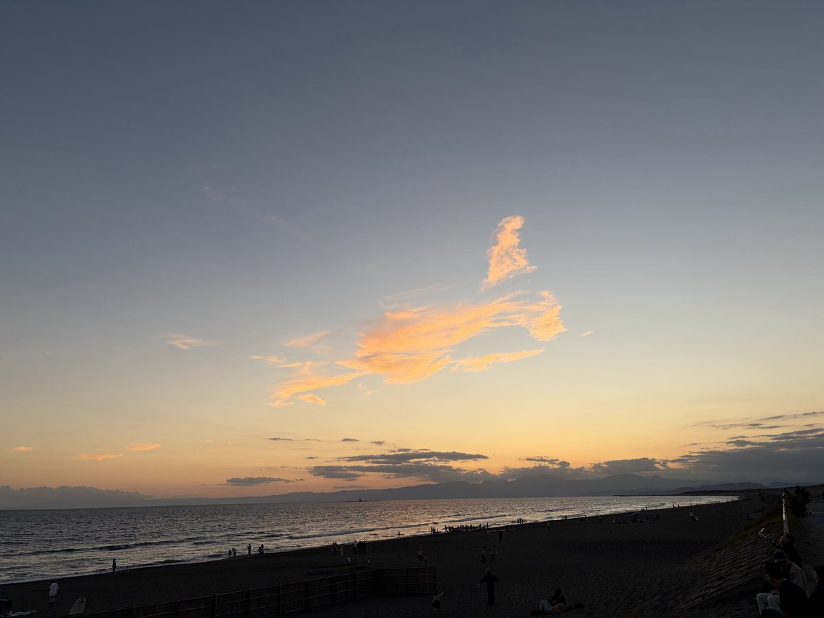 takkymac's tweet photo. いい感じの夕焼け、ビール持ってくればよかった。 https://t.co/yQYaVimogt