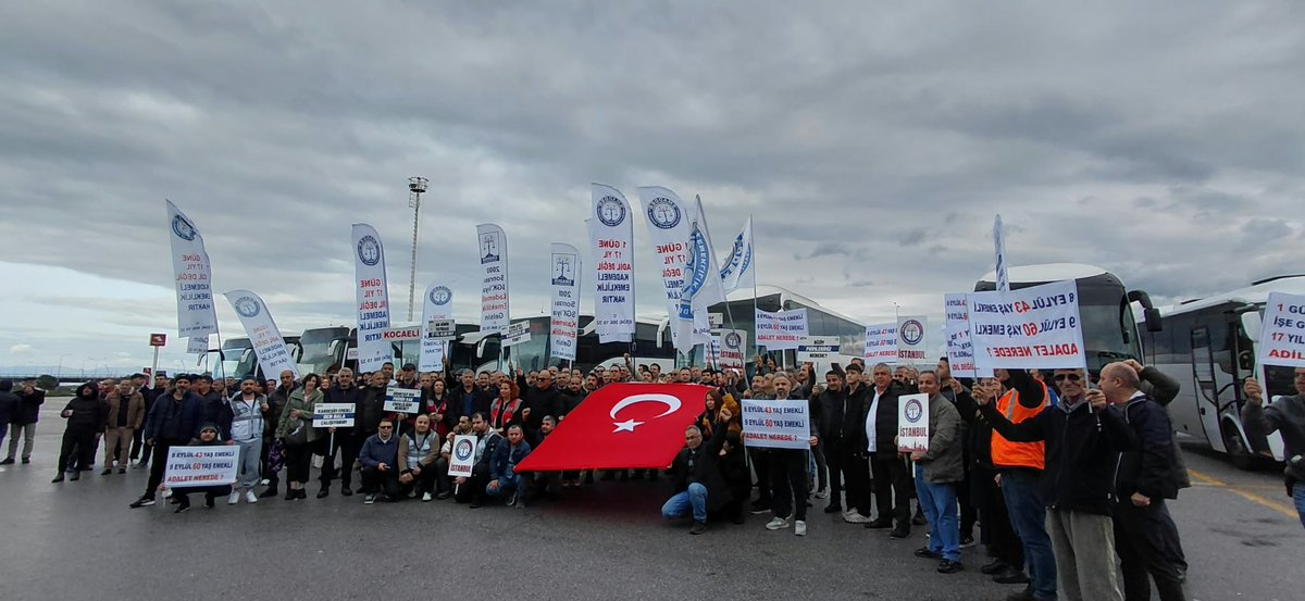 Ulkesevdalisi34's tweet photo. #İstanbul'dan çıktık yola, #Bolu'da verdik mola. 
#Ankara #Ulus bekle bizi, Emadder gümbür gümbür geliyor. 
Kademeli Emekliliğin ayak sesleri, 
Ulus Meydanı görmediği kalabalığı görecek. 

#KademeliEmeklilik 
#Emadder
#Staj ͜& #Çırak
#Bağkur
#Esnaf #Memur #İşçi #Çiftçi
#Asker #Doğum #Borçlanma
@mihribanugurluu
@EmadDernegi
Emadder
#KademeUlusta