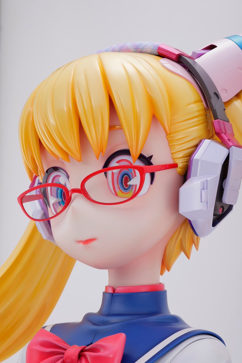 takashipom's tweet photo. この等身大フィギュア、完成に12年を要しました。
原画イラスト

全体観
西E田さん
TNSKさん

ヘッドホン、猫耳メカ、他，小物デザイン
JNTHEDさん

から
原型プロデュース、宮脇修一さん

原型制作、榎木ともひでさん

等身大造形データ製作、カイカイキキスカルプト工房

等身大出力&塗装、ケンシアート

塗装実行、岩内寛明さん

と大人数で製作して出来上がりました。

ペロタンギャラリーの
バーゼル，パリで発表します。
🙇🙇🙇