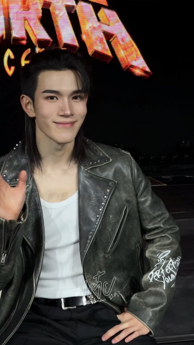 bbbytoeyyy's tweet photo. ติ่งโฟ้ดสนุกจังวะ🤯

🎀💕💖👛🌷                 ⛓️⚙️🏍️♟️🖤

OH MY BEST DAY WITH FOURTH
#FourthConcertD3 https://t.co/eMQuQWaBaF
