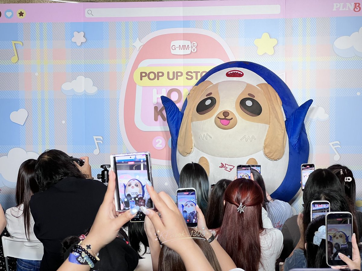 ts0nfn's tweet photo. ลูกดารามาก เฟมัสฉุด ๆ 

WESLEY 1ST IN HK
#GMMTVPOPUPSTOREINHONGKONG
#WESLEY https://t.co/ONbZvVkg9a