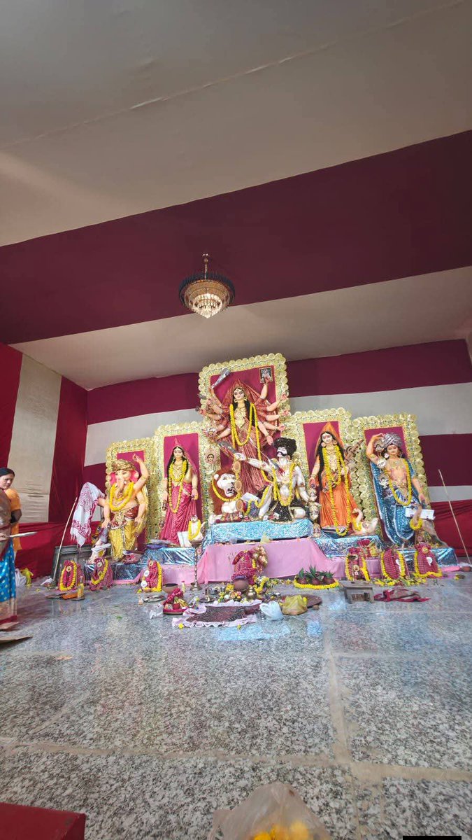 Mukund_0221's tweet photo. हरि शंकर विद्यार्थी मार्केट दुर्गा पूजा एवं किदवई नगर पार्क दुर्गा पूजा में कानपुर उद्योग व्यापार मंडल दक्षिण पदाधिकारियों साथ उपस्थित होकर मां भवानी का आशीर्वाद प्राप्त हुआ https://t.co/nLl4uOXMOI